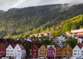 Premierul Norvegiei îi sfătuiește pe cetățeni să se aștepte la restricții până de Paște. Nici vara nu va fi chiar normală