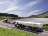 Zeci de benzinării OMV Petrom au rămas fără motorină, după ieftinirile recente