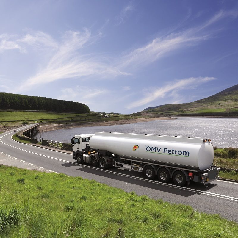 Zeci de benzinării OMV Petrom au rămas fără motorină, după ieftinirile recente