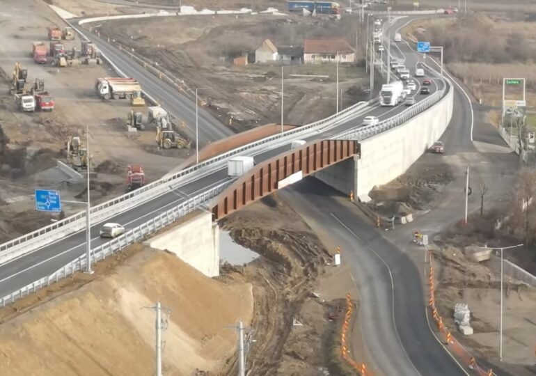 S-au finalizat lucrările la un pasaj peste Autostrada A10. Cum ajută asta și când va fi gata întreaga șosea de mare vitează