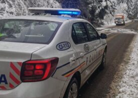 Poliţist reţinut după ce a condus băut, a accidentat două persoane şi a părăsit locul faptei