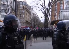 Proteste violente cu zeci de mii de oameni în Franța, după intenția de a incrimina filmarea polițiștilor. Zeci de manifestanți au fost arestați (Video)