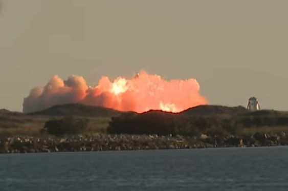 Prototipul unei rachete SpaceX a explodat  transformându-se într-o uriaşă bilă de foc (Video)