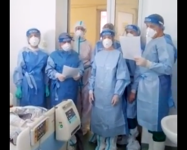 Cadrele medicale de la Spitalul Babeș din Timișoara au colindat pacienții cu COVID-19 (Video)