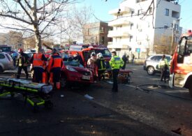Accident grav în nordul Capitalei: Cinci oameni sunt răniți, între care doi copii (Foto)
