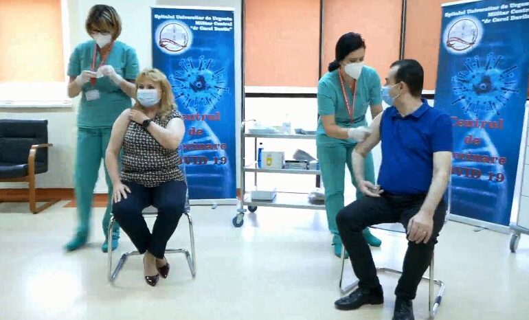 Ludovic Orban și Anca Dragu s-au vaccinat simultan şi în direct: Aveţi  încredere în vaccin. În curând, revenim la viața normală! (Video)