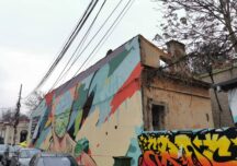 „Casa cu Graffiti”, devenită simbol al evenimentului anual Street Delivery din Bucureşti, a început să fie demolată