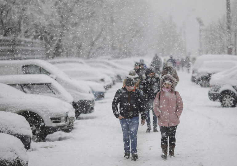 Informare meteo de ninsori în cea mai mare parte a ţării. Vremea va deveni local geroasă
