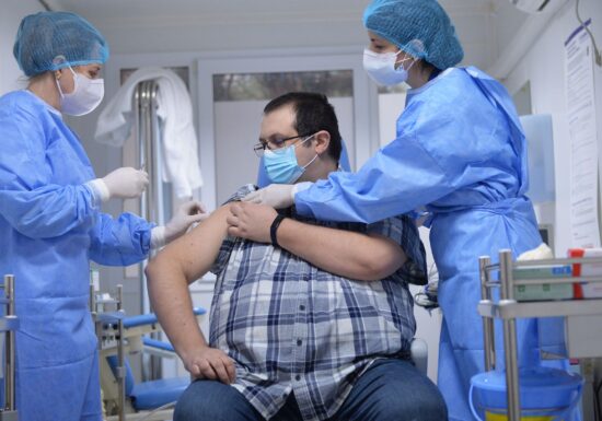 Până la sfârșitul lui februarie, România va primi 1,5 milioane de doze. Câți oameni vor putea fi vaccinați? Etapa a doua, marele examen al campaniei de imunizare