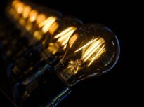 Românii și-au redus voluntar consumul de energie cu aproximativ 300 MW în intervalul orar 20 – 22