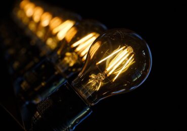 Românii și-au redus voluntar consumul de energie cu aproximativ 300 MW în intervalul orar 20 - 22