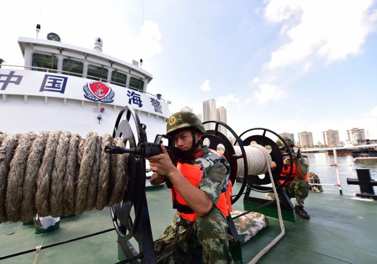 China autorizează în premieră garda de coastă să tragă asupra navelor străine