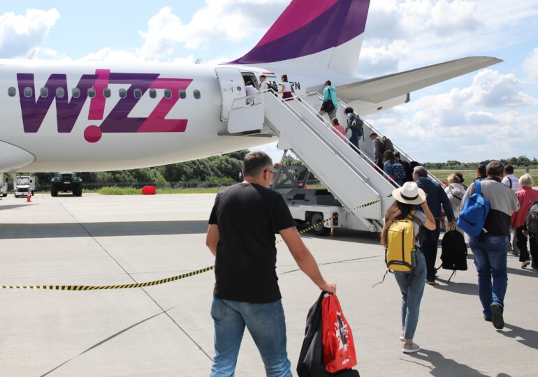 Wizz Air și Ryan Air, verificate de Protecția Consumatorilor, după sute de sesizări. Cum poți obține compensații