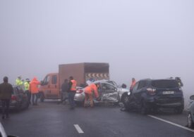 Accident în lanţ cu peste 10 autovehicule, pe centura Braşovului. Traficul e blocat (Galerie foto)