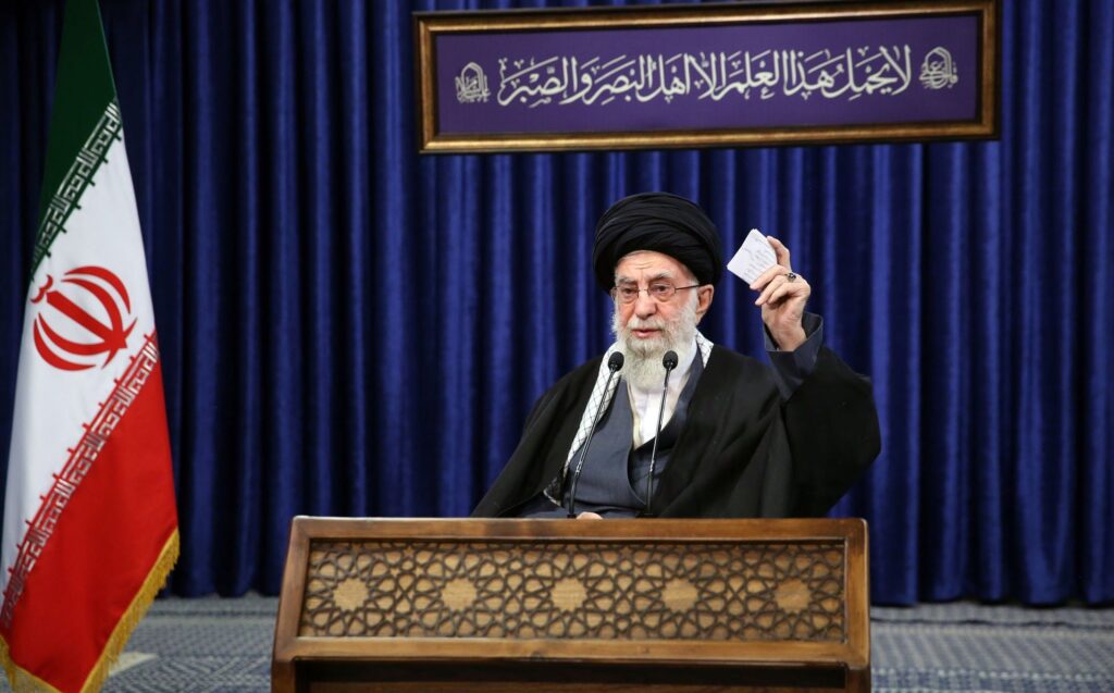 Paranoia și putere absolută: cum a condus Ali Khamenei Iranul timp de decenii