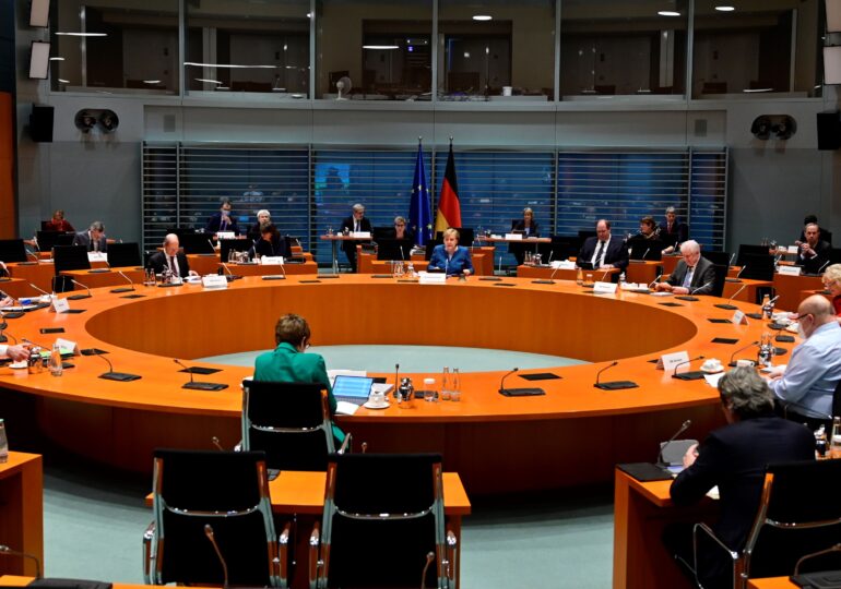 Merkel preconizează că restricțiile în Germania vor fi prelungite până în aprilie