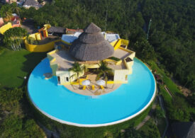 Casa de vacanță a lui Kylie și Kendall Jenner, de 7,5 milioane de dolari, cu o piscină cu privelişte de 360 de grade (Galerie foto)
