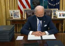 Biden a găsit scrisoarea lăsată de Trump în Biroul Oval: E foarte lungă (Video)