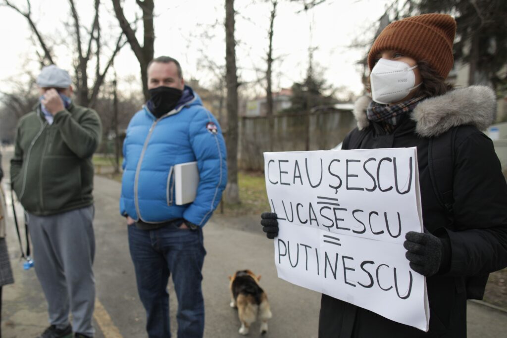 protest-ambasada-rusia-ceausescu-pancarta