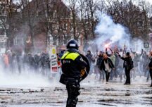 Sute de arestări în Olanda după violențele de la protestele anti-restricții (Galerie foto & video)