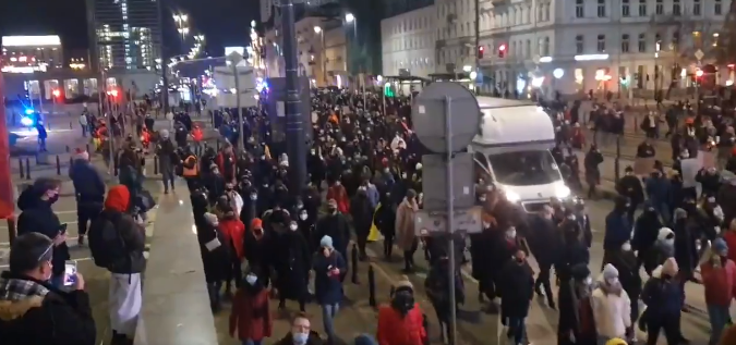Proteste masive în Polonia după decizia privind interzicerea avortului (Foto&Video)