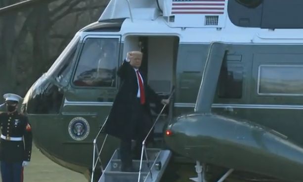 Trump a părăsit Casa Albă, cu câteva ore înainte de jurământul lui Biden (Video)