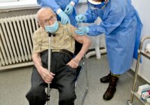 Un veteran de război, de 100 de ani, s-a vaccinat antiCovid: Doar așa ne putem relua viaţa!