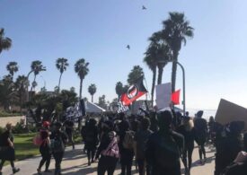 Violenţe la San Diego: Susţinătorii lui Trump s-au luat la bătaie cu protestatarii Antifa. Au fost agresaţi şi poliţişti (Video)