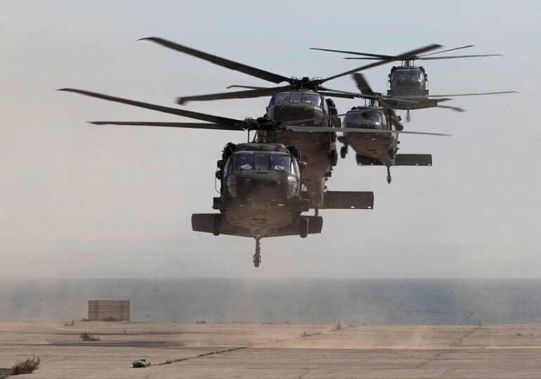 30 de elicoptere de atac americane vin la baza de la Mihail Kogălniceanu
