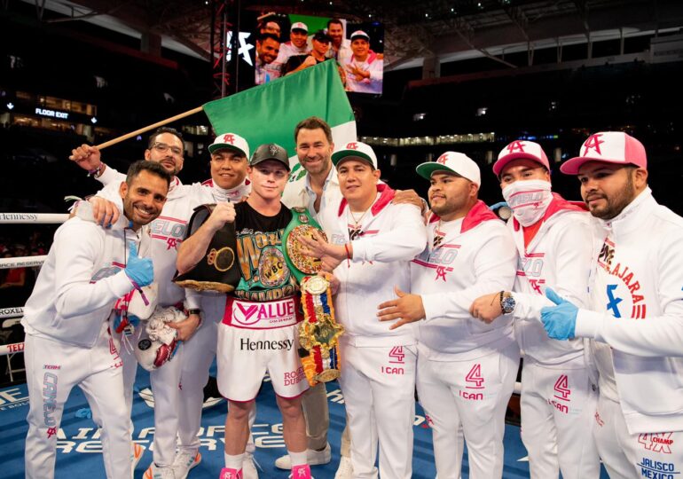 Mexicanul Saul ''Canelo'' Alvarez şi-a apărat cu succes centurile WBC şi WBA la supermijlocie