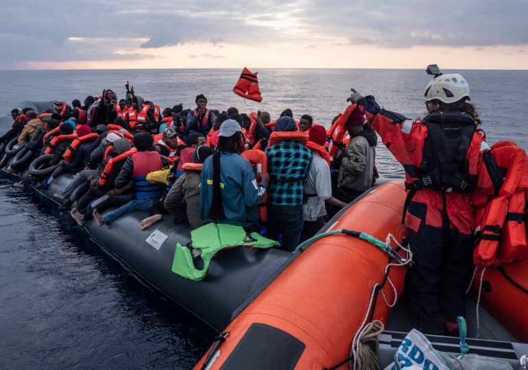 O navă germană a salvat în câteva ore aproape 150 de migranți care pluteau în derivă încercând să ajungă în Europa pe mare
