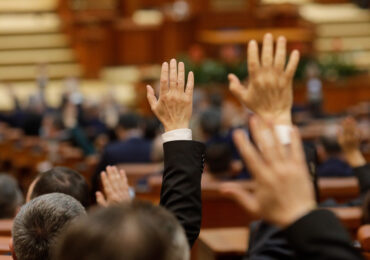 Senatul a votat o inițiativă AUR care obligă ONG-urile să facă publice toate sursele de finanțare și identitatea donatorilor