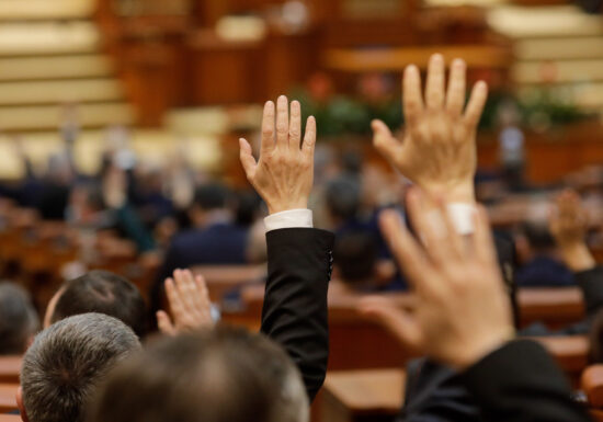 Senatul a decis că soții pot să-și aleagă ce nume vor după divorț