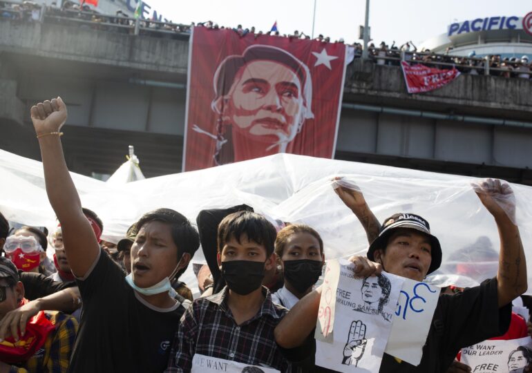 Noi proteste în Myanmar: Poliţia a intervenit în forţă, o femeie a fost împuşcată în cap (Foto)