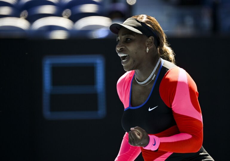 Serena Williams o învinge pe Aryna Sabalenka și o poate întâlni pe Simona Halep în sferturile de la Australian Open