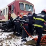 O mașină a fost lovită de tren la Iași: Doi oameni au murit pe loc