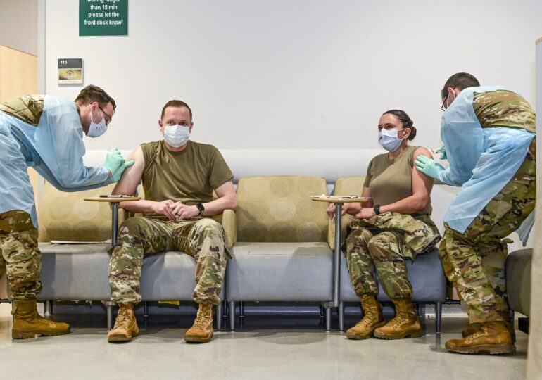 O treime din armata americană nu vrea să se vaccineze