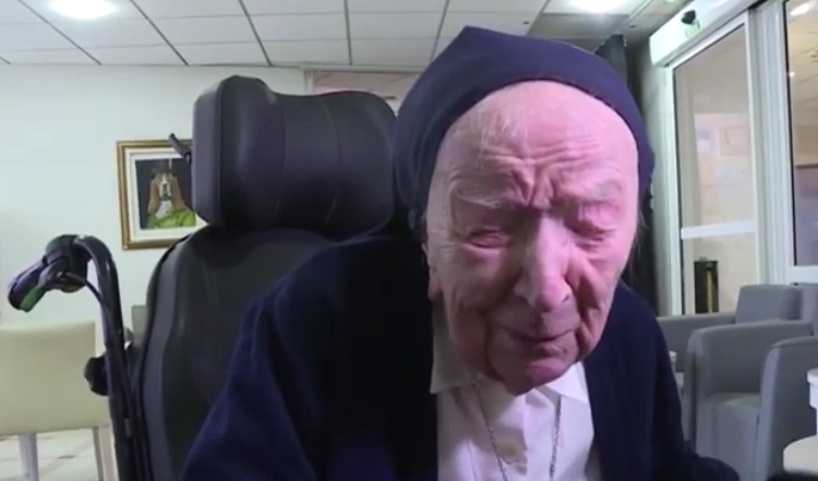 Cea mai vârstnică persoană din Europa, o călugăriţă de 117 ani, s-a vindecat de COVID-19