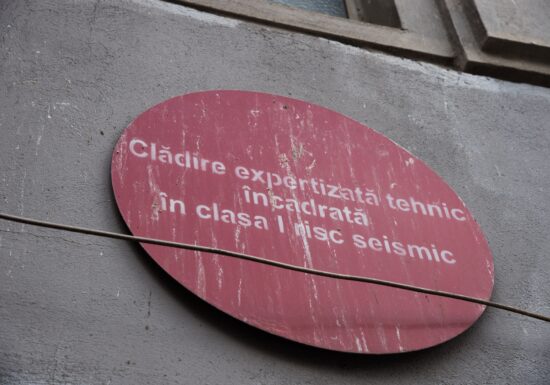 București, capitala cu bulina roșie: Cazări turistice listate ilegal pe Airbnb și Booking. Turiștii dorm în clădiri cu risc seismic fără să știe