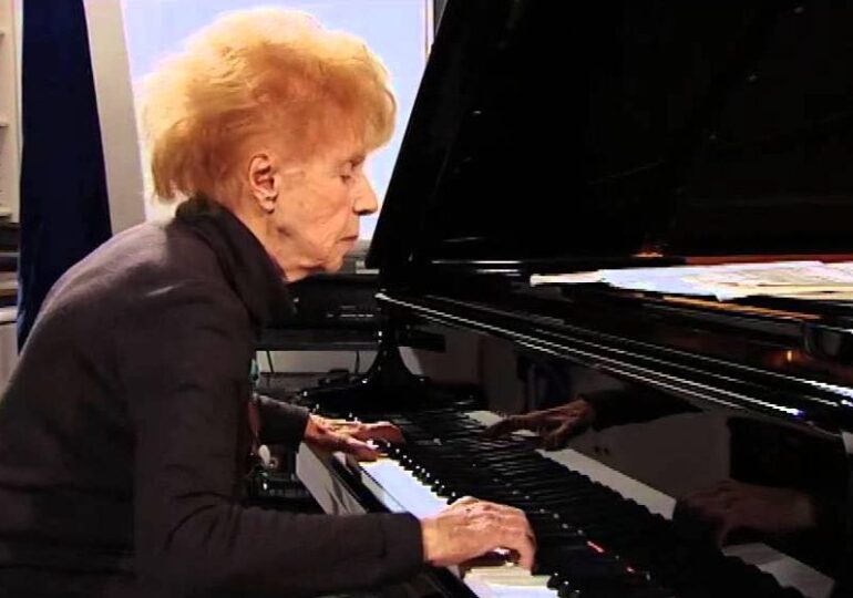 O pianistă franceză în vârstă de 106 ani va lansa un nou album: ”Muzica e hrana mea pentru spirit şi pentru inimă”