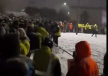 Șoferi români de TIR, blocaţi la graniţa cu Germania: Suntem tratați ca niste animale și lăsați în frig să ne vină rândul la testarea Covid (Video)