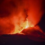 Sicilia: Turiștii se îngrămădesc la vulcanul în erupție și blochează echipele de intervenție (Video)