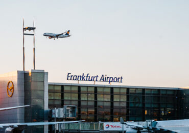 Alertă la Frankfurt: doi angajați ai celui mai mare aeroport din Germania au murit de malarie. Autoritățile caută țânțarii care ar fi adus boala cu avionul
