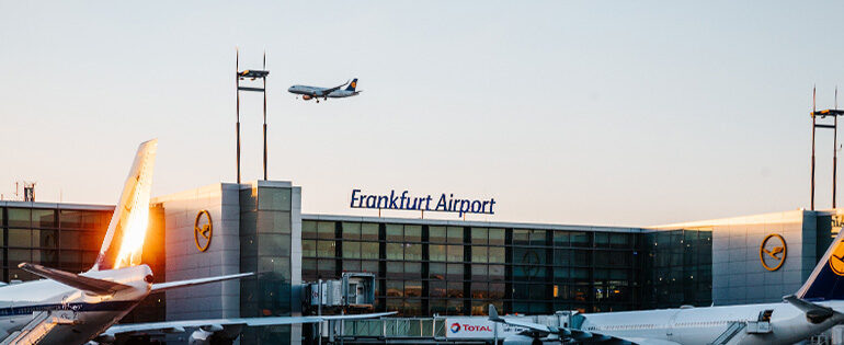 Zeci de zboruri au fost anulate sau amânate pe Aeroportul din Frankfurt, din cauza dronelor