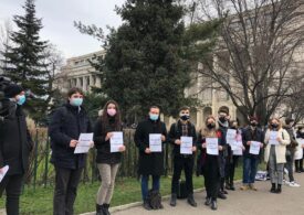 Protest al studenților și elevilor în fața Guvernului: Ursuleț de catifea, ce se dă nu se mai ia (Galerie foto&Video)