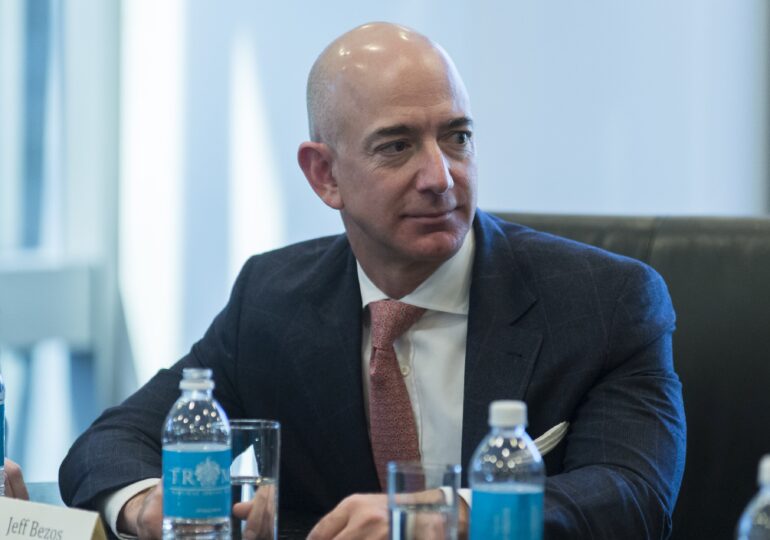 Jeff Bezos nu va mai fi CEO al Amazon. Cine îi ia locul