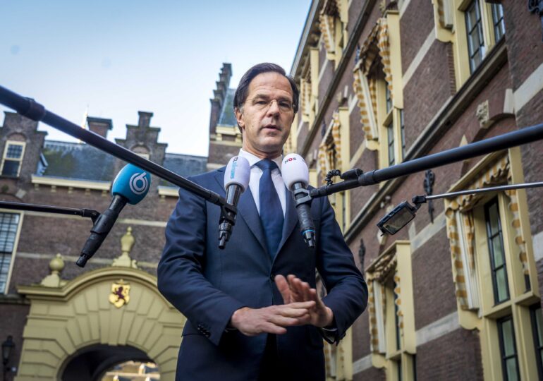 Un tribunal din Olanda a dispus Guvernului să ridice imediat interdicţia de circulaţie pe timpul nopţii