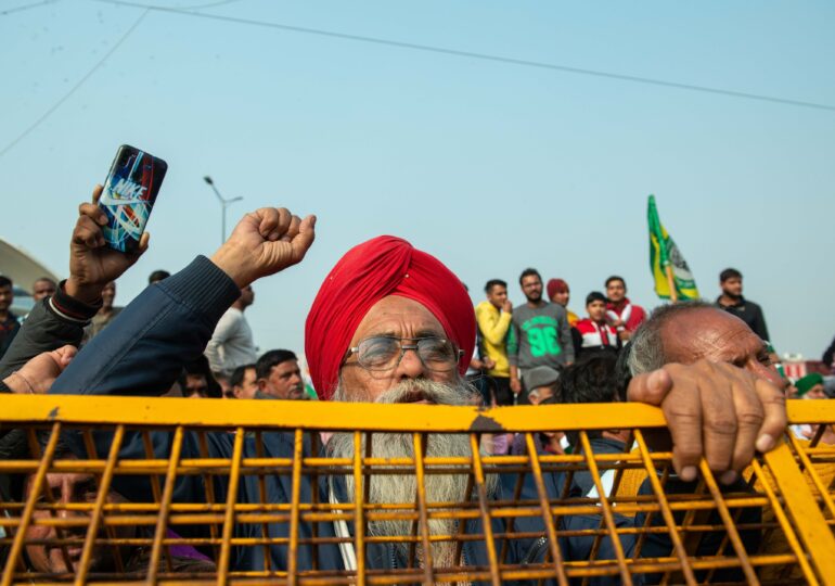 Protestele fermierilor continuă în India: baricade și zeci de mii de polițiști pe străzile din New Delhi