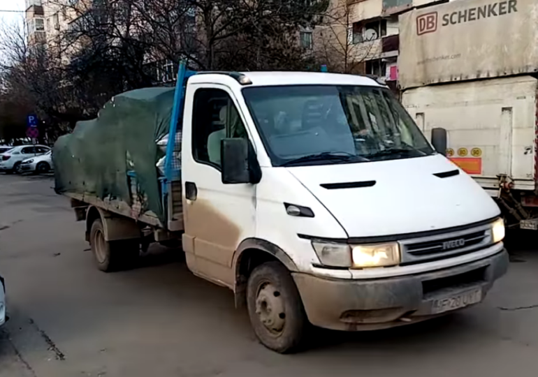 Prima maşină confiscată pentru transport ilegal de deşeuri provenite din construcţii (Video)
