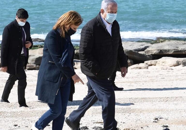 Israelul acuză Iranul că e vinovat de poluarea uriaşă care a ajuns pe plajele sale
